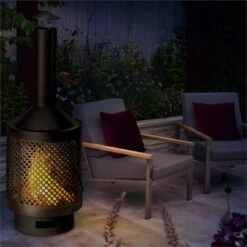 Essos Gartenofen Holzofen Ø45cm Gitterwand Stahlblech Schwarz -Gartendekorations Geschäft 10031482 yy 0003 ambient Blumfeldt Essos Gartenofen schwarz