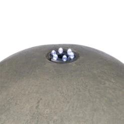 Trafalgar Gartenbrunnen 1,5m LED Fiberglas-Zement 4,5 Kg Ziersteine -Gartendekorations Geschäft 10031620 yy 0004 detail Blumfeldt Trafalgar Zierbrunnen Gartenbrunnen Tuff