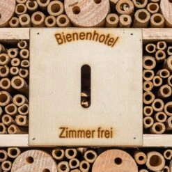 Insektenhotel Mit Spitzdach Aufhängung Ganzjährig Bewohnbar Holz -Gartendekorations Geschäft 10038022 yy 0005 logo