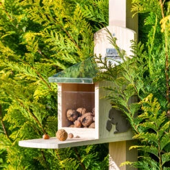 Futterhaus Für Eichhörnchen Metalldach Kiefernholz Unbehandelt 12 Futterhaus Für Eichhörnchen Metalldach Kiefernholz Unbehandelt -Gartendekorations Geschäft 10038023 yy 0006 logo
